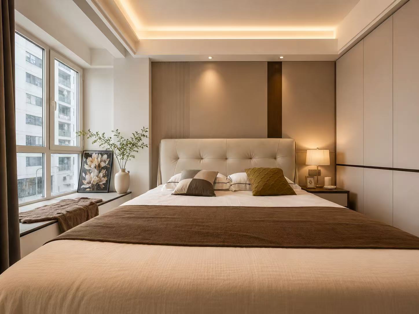 Queen bed white edge
